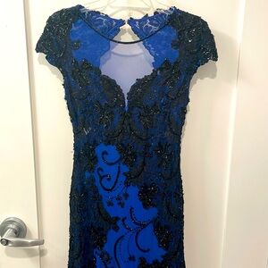 A stunning stretch blue & black design on it for wedd, u name it,it’s gorgeous